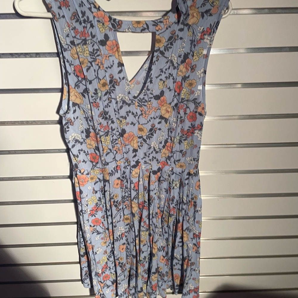 Dresses - Picture 4 of 15